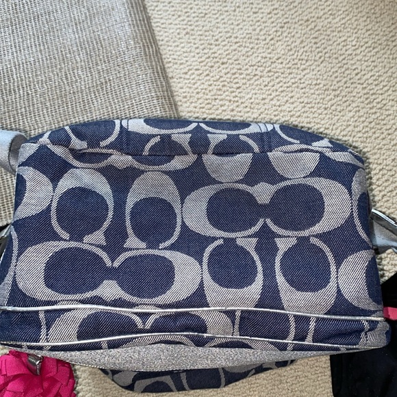Rare Coach Signature "C" logo blue denim pattern & silver backpack, adj straps - Picture 5 of 8